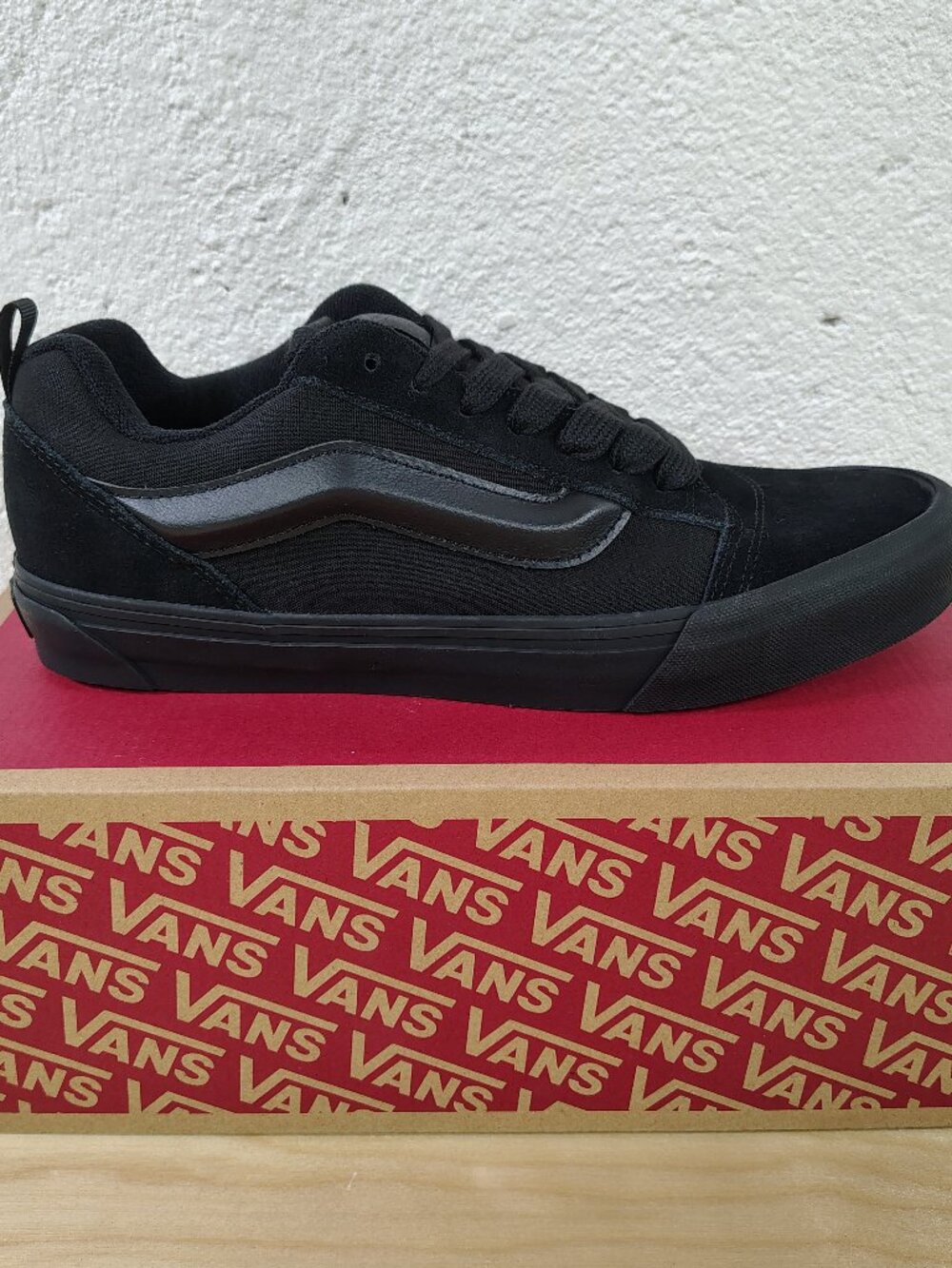 VANS Knu Skool Shoes Mens 10 US Triple Black Suede